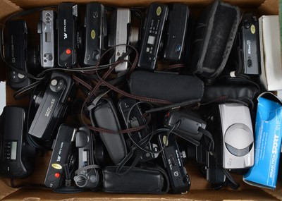 Lot 161 - A Tray of Compact Cameras
