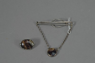 Lot 131 - Two bluejohn jewels