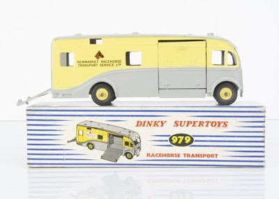 Lot 128 - A Dinky Supertoys 979 Racehorse Transport