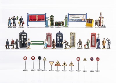 Lot 141 - Dinky Toy Accessories