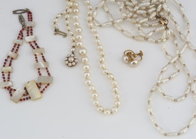Lot 12 - A string of graduated cultured pearls