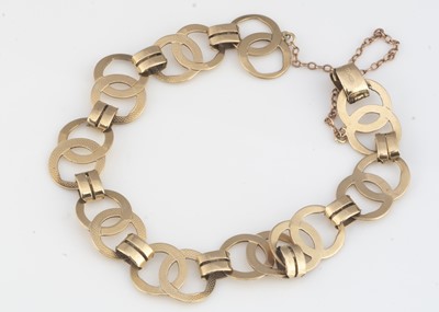 Lot 48 - A 9ct gold bracelet