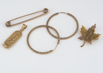 Lot 100 - A Canadian maple leaf two colour pin brooch