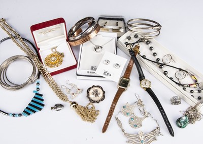 Lot 110 - A collection of costume jewellery