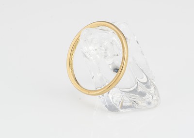 Lot 155 - A 22ct gold Bravingtons wedding band