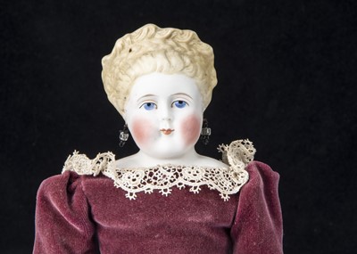 Lot 19 - A small unusual Alt Beck & Gottschalck bisque shoulder head girl doll