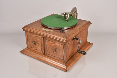 Lot 6 - Hornless Gramophone
