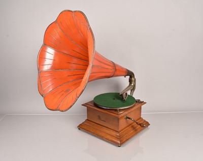 Lot 12 - Horn Gramophone