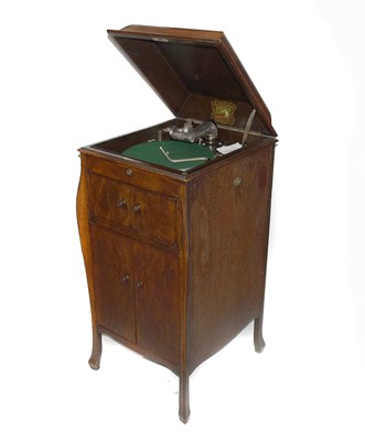 Lot 14 - Cabinet gramophone