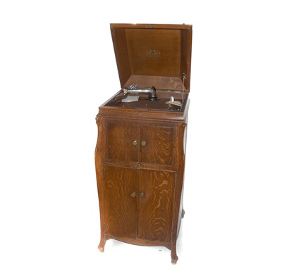 Lot 16 - Cabinet gramophone