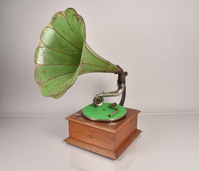 Lot 30 - Horn Pathéphone