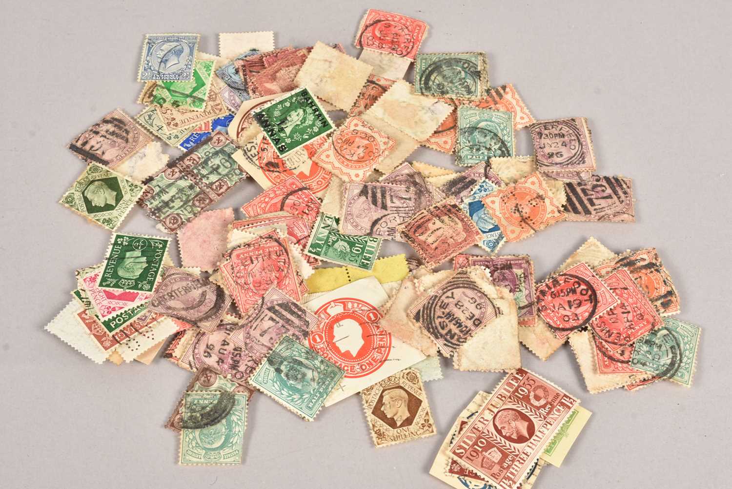 Lot 181 - A collection of Victorian and Later loose stamps