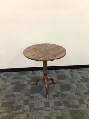 Lot 40 - Early 18th century pine tripod table
