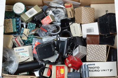 Lot 61 - A Tray of Canon Accessories