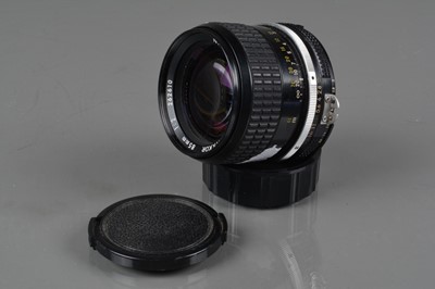 Lot 184 - A Nikon Nikkor 85mm f/2 Ai Lens