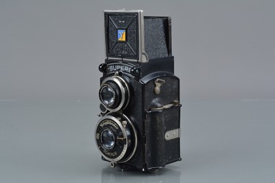 Lot 358 - A Voigtländer Superb TLR Camera