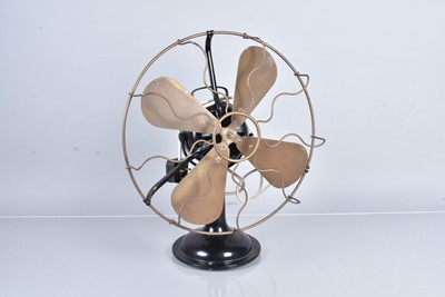 Lot 31 - A vintage table top/desk fan