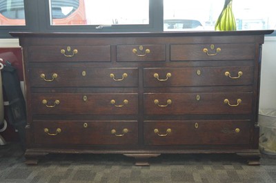Lot 116 - A Georgian oak mule chest