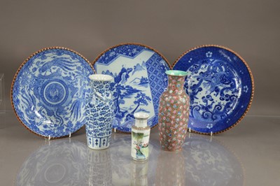 Lot 321 - A group of Oriental ceramics
