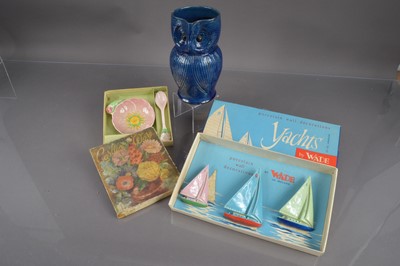 Lot 398 - A Carlton Ware child's plate and spoon in original box