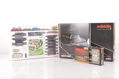 Lot 5 - Marklin Mini Club Z Gauge German Electric Freight Set and Level Crossing