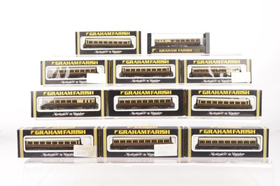 Lot 22 - Graham Farish GWR N Gauge Coaches (11)