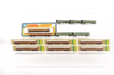 Lot 24 - N Gauge LNER Teak and BR Southern Coaches (13)