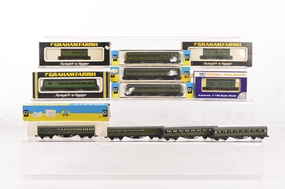 Lot 25 - N Gauge Southern Railway Coaching Stock (12)