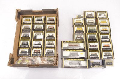 Lot 28 - Graham Farish N Gauge Goods Wagons (43)