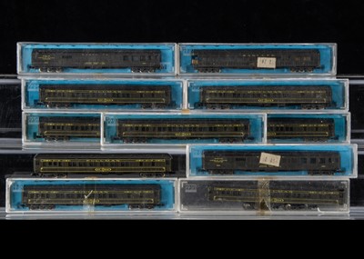 Lot 51 - Rivarossi N Gauge Santa Fe Pullman Coaching Stock (11)