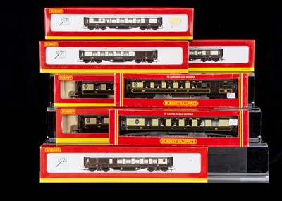 Lot 83 - Hornby OO Gauge Pullman Coaching Stock