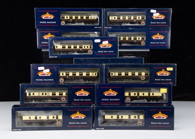 Lot 139 - Bachmann OO Gauge BR Western Region Coaching Stock (12)