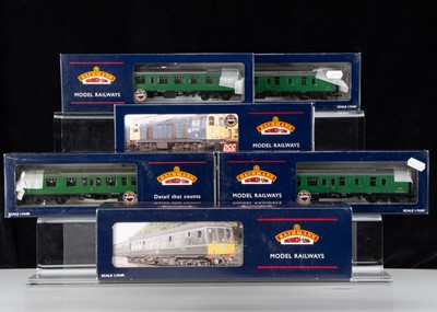 Lot 141 - Bachmann OO Gauge Diesel Locomotive DMU and SR Coaches