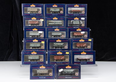 Lot 148 - Bachmann BR OO Gauge Goods Wagons (17)