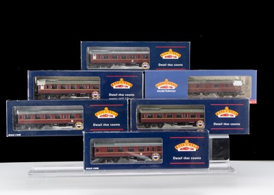 Lot 159 - Bachmann OO Gauge BR Maroon Coaching Stock (6)