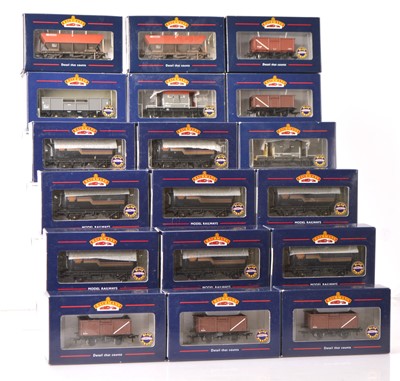 Lot 191 - Bachmann OO Gauge Freight Stock