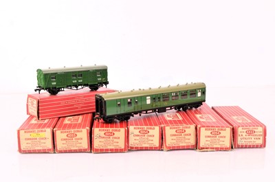 Lot 217 - Hornby-Dublo 00 Gauge 2-Rail BR SR green Super Detail Corridor Coaches and Utility Vans (8)
