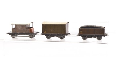 Lot 251 - Hornby-Dublo 00 Gauge Pre-War SR brown Goods Wagons (3)