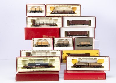 Lot 603 - Rivarossi HO Gauge Italian Freight Stock (15)