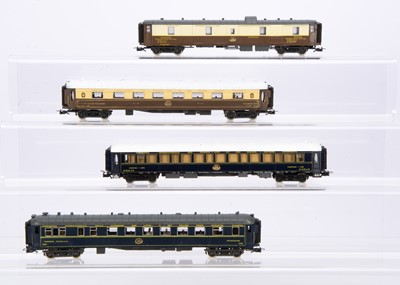 Lot 612 - Rivarossi HO Gauge Compagnie Des Wagons Lit Unboxed Coaches (4)