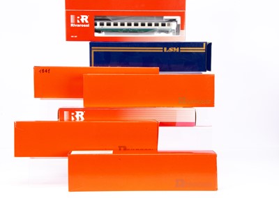 Lot 616 - Boxed Rivarossi HO Gauge Continental Coaching Stock (7)