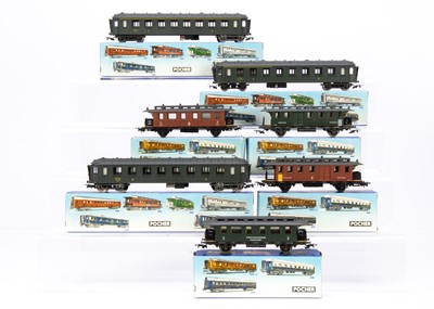 Lot 617 - Boxed Pocher HO Gauge French German and Italian Coaching Stock (7)