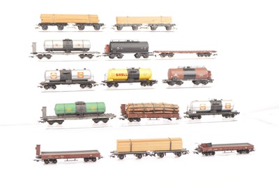 Lot 622 - Rivarossi HO Gauge Italian and German Freight Stock (15)
