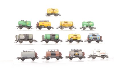 Lot 624 - Rivarossi HO Gauge Four Wheeled Tank Wagons (13)