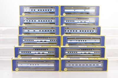 Lot 643 - AHM Rivarossi H0 Gauge Archive collection 1930 Colorado Eagle blue and white coaches (16)