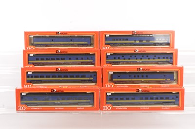 Lot 651 - Rivarossi H0 Gauge Archive collection VIA blue Coaches with yellow stripes (8)
