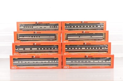 Lot 657 - Rivarossi H0 Gauge Archive collection Richmond Fredericksburg & Potomac very dark blue. Grey Coaches (8)