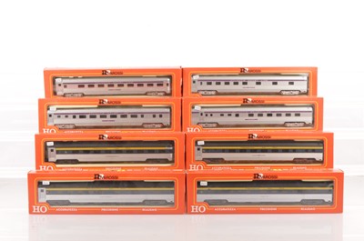 Lot 662 - Rivarossi H0 Gauge Archive collection Atlantic Coast Line silver with mauve band and Chesapeake and Ohio silver/grey/yellow Coaches (8)