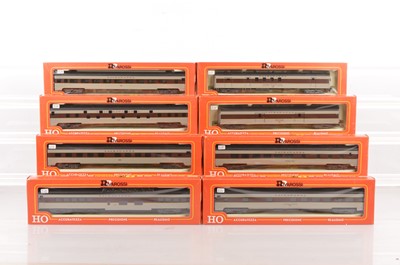 Lot 669 - Rivarossi H0 Gauge Archive collection Lackawanna maroon and grey Coaches (8)