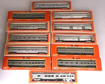 Lot 747 - Rivarossi and IHC American HO Gauge Coaching Stock (12)